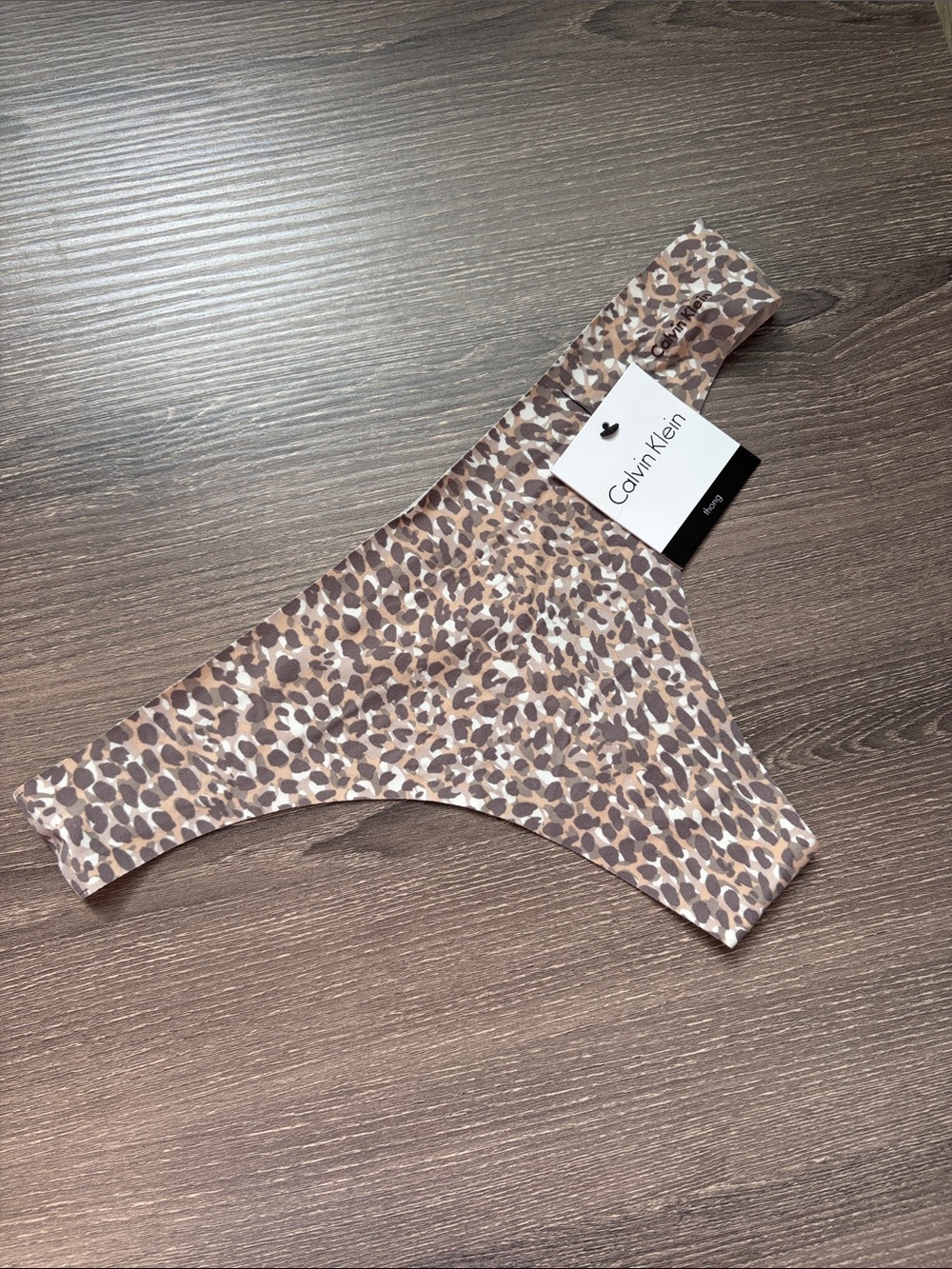 ❤️$5 NWT Calvin Klein Leopard Print Thong Size Small
